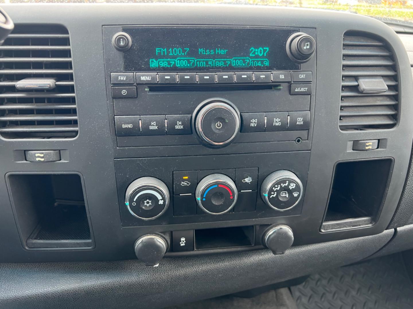 2012 White /Black Chevrolet Silverado 1500 LT (1GCRCSEAXCZ) with an 4.8 V8 engine, Automatic transmission, located at 4520 Airline Hwy, Baton Rouge, LA, 70805, (225) 357-1497, 30.509325, -91.145432 - 2012 Chevy Silverado Ext Cab LT 4.8 V8 Gas, 166K Miles, Power Windows, Locks & Mirrors, Spray In Bedliner, Tow Pkg. NO IN HOUSE FINANCING. FOR INFO PLEASE CONTACT JEFF AT 225 357-1497 CHECK OUT OUR A+ RATING WITH THE BETTER BUSINESS BUREAU WE HAVE BEEN A FAMILY OWNED AND OPERATED BUSINESS AT THE SAM - Photo#13